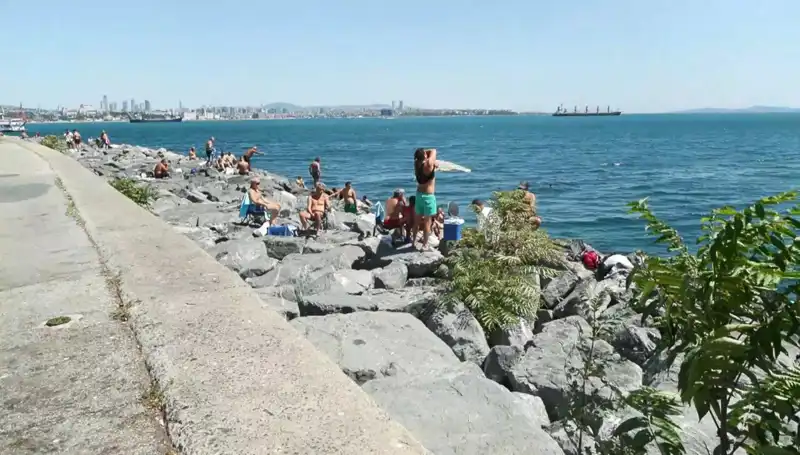 İstanbullular Yazı Karşılamak İçin Sahillere Koştu: Hava Isındı!