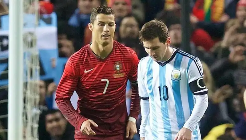 Ronaldo, Messi'yi Geride Bırakarak Futbol Dünyasında Yeni Bir Rekora İmza Attı