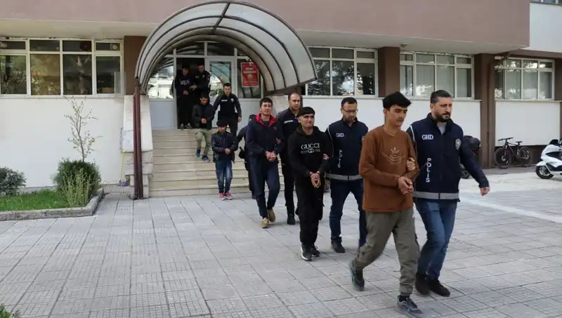 Edirne ve Kırklareli’nde Kaçak Göçmen Avı: 100'ün Üzerinde Gözaltı