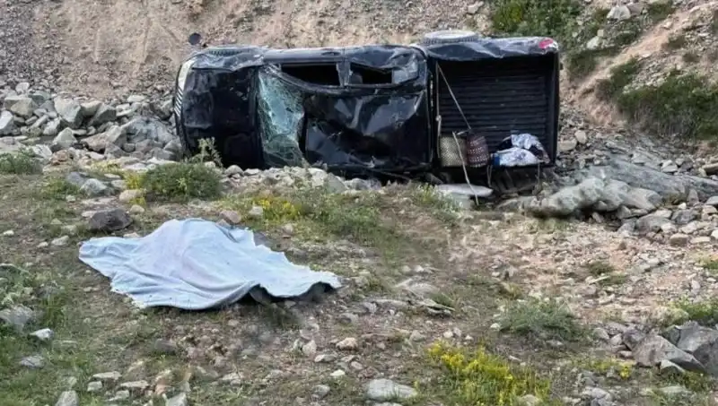 Gümüşhane'deki Feci Kaza: Bir Kişi Hayatını Kaybetti, Beş Yaralı