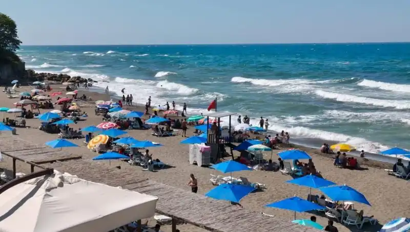 Akçakoca'da Deniz Yasağı: Yaz Tatilinde Beklenmedik Gelişme