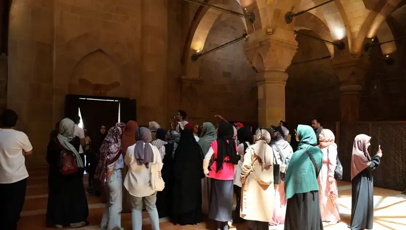 Dilin Sırrını Çözmek: Dünyanın En Sıradışı Dilleri Neden Kısır?