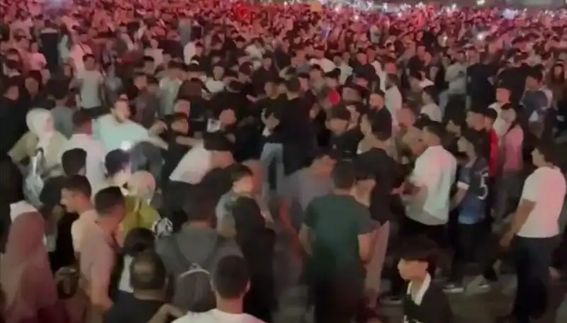 Ünlü Konserde Patlak Veren Bıçaklı Kavga: Üç Kişi Yaralandı