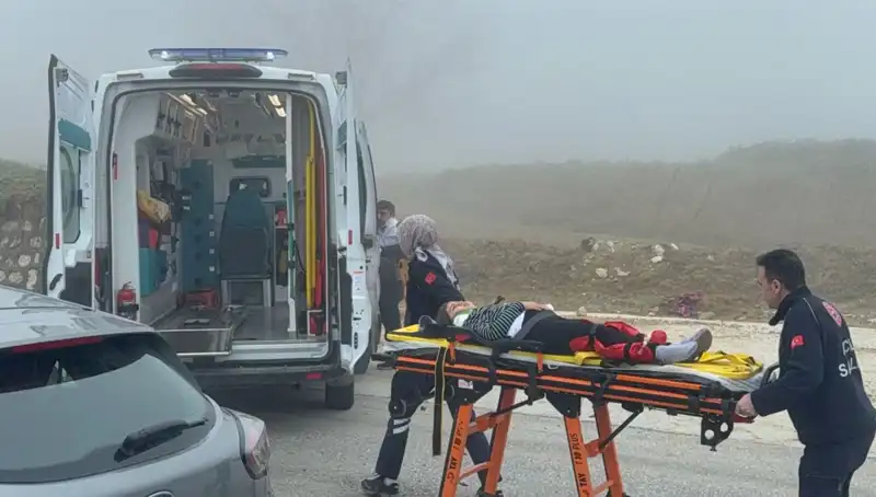Düzce'de Yoğun Sisin Getirdikleri: İki Araç Çarpıştı, 6 Yaralı