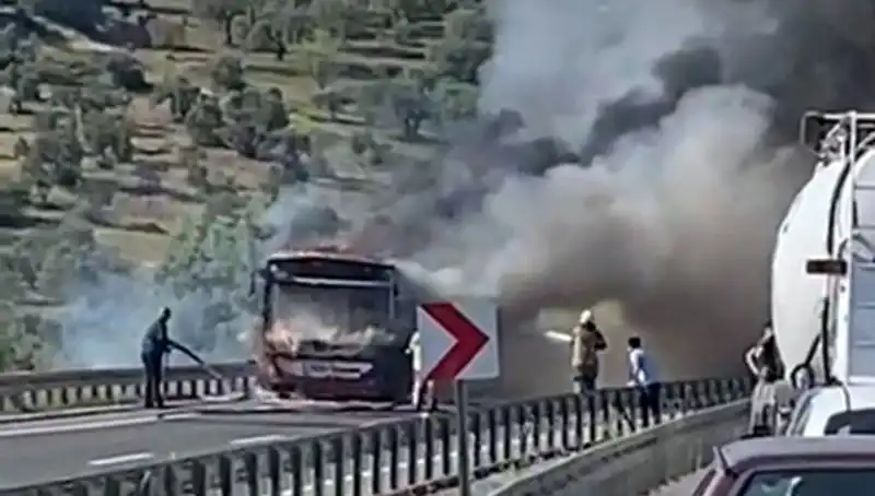 İzmir'de Belediye Otobüsü Yangını: Yolcuların Korkulu Anları