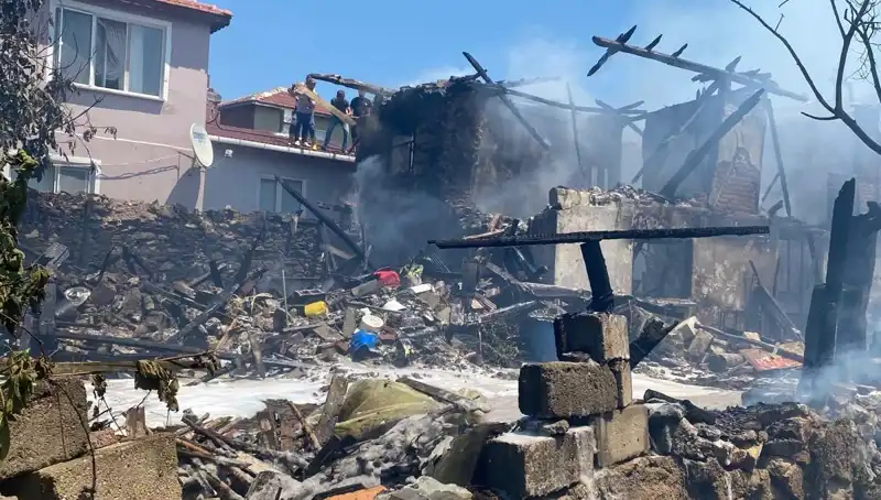 Kırklareli'nde Yangın Faciası: İtfaiye Eri Hayatını Tehlikeye Atarak Kurtardı