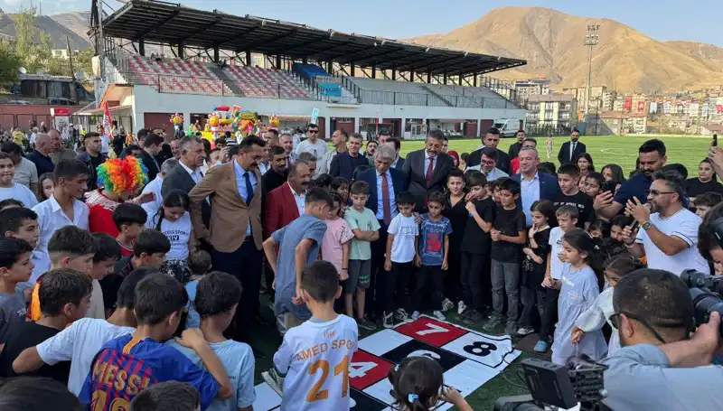 Anadolu’nun Kalbi Hakkari’de Şenlik Coşkusu Tavan Yaptı