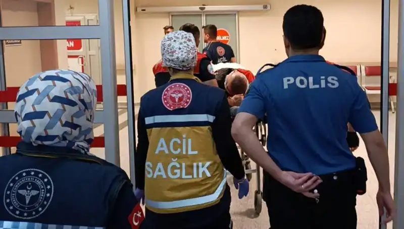 Polis Ekiplerinin Kaza Anı: İki Yaralı ve Soruşturma Başlatıldı