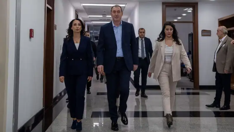 DEM Parti Heyeti Siyasi Partilerle İhtiyaç Duyulan Görüşmeleri Yapıyor