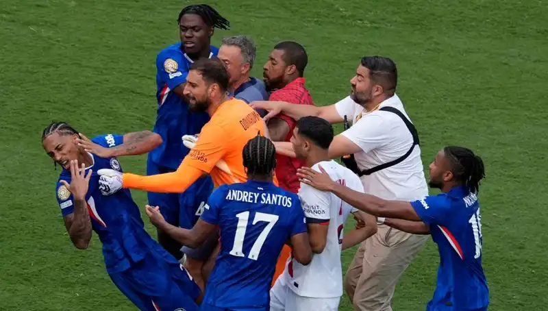 Dev Finalde Şok Eden Olay: Teknik Direktörden Futbolcuya Yumruk