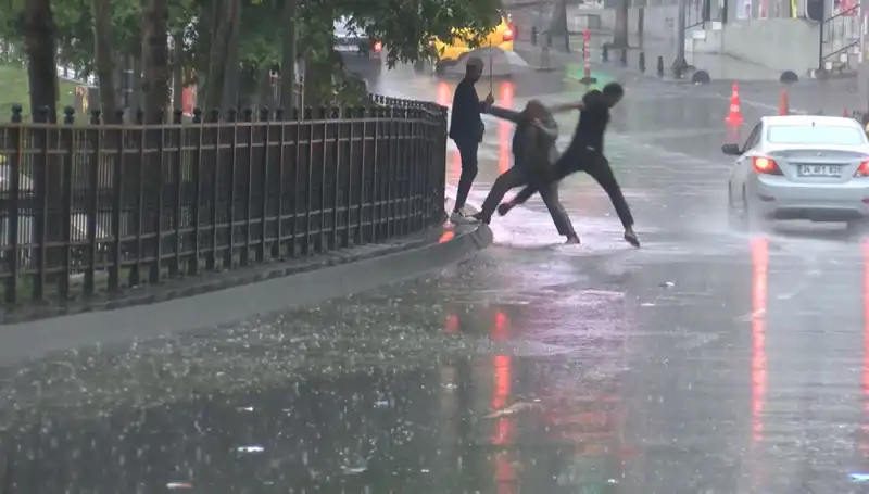İstanbul ve İzmir İçin Turuncu Kodlu Alarm: Meteoroloji Uyardı!