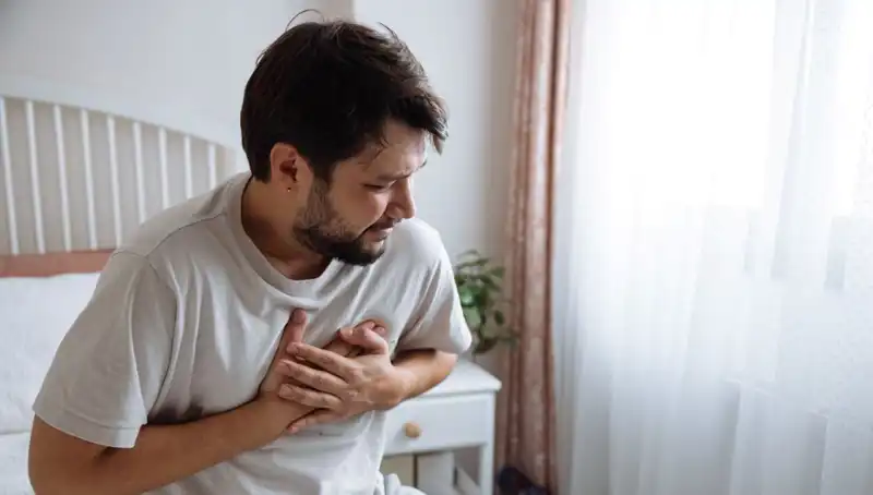 Sabahları Görülen Bu Belirti Kalp Hastalığının İlk Aşaması Olabilir!