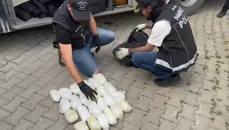 Yolcunun Valizinde Şok Edici Uyuşturucu Yakalandı: 13 Kilo Metamfetamin!