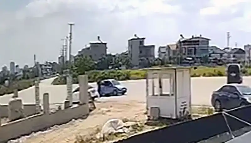 Park Halindeki Otomobillerden 450 Bin Lira Çalan Hırsızlar Yakalandı