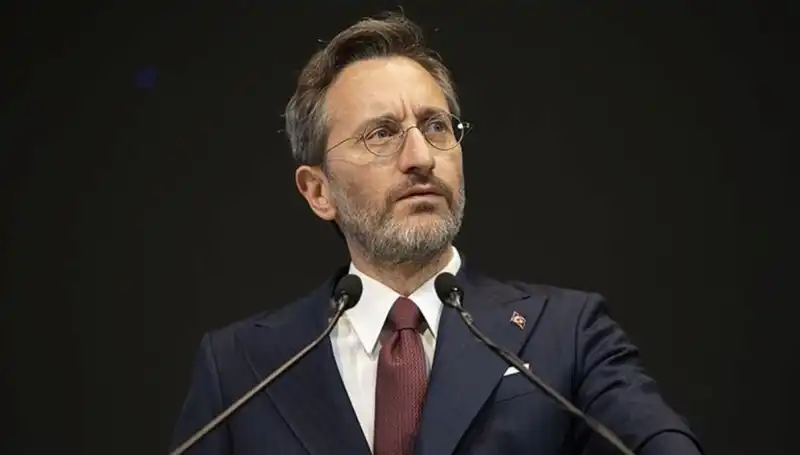 Fahrettin Altun'dan Özgür Özel'e Sert Yanıt: Siyasi Sorumluluklar ve Gerçekler