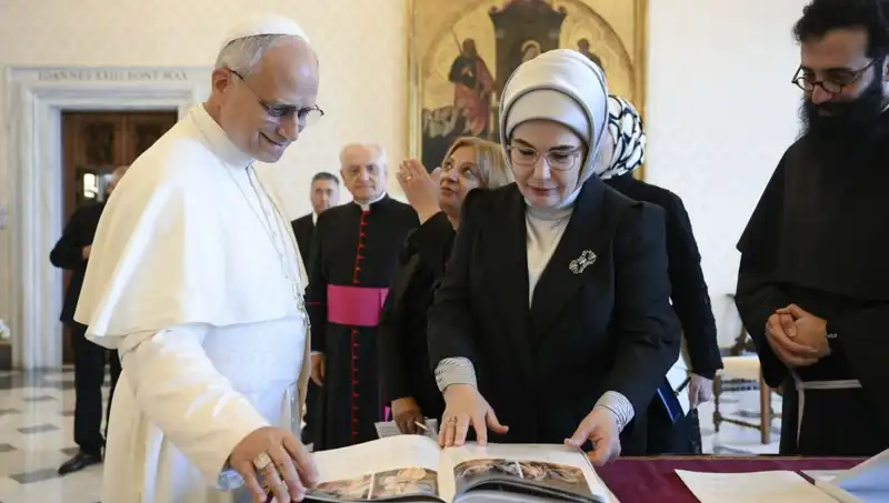 Emine Erdoğan'ın Papa Leo ile Görüşmesi: Gazze Üzerine Kritik Temas