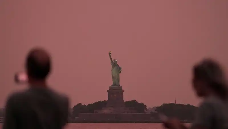 Kanada Yangınları, New York’u Karanlıkla Sarmalıyor: Duman Alarmı!