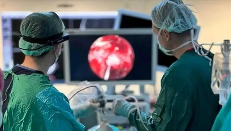 Lazer Ameliyatı İçin Para İsteyen Cerrah Tutuklandı! Olayın Perde Arkası