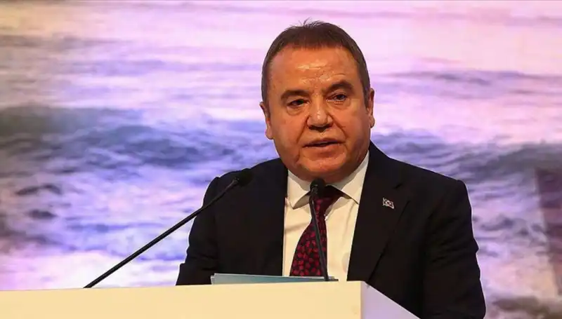 Antalya'nın Sevecen Lideri: Muhittin Böcek'in Hayatına Dönüş