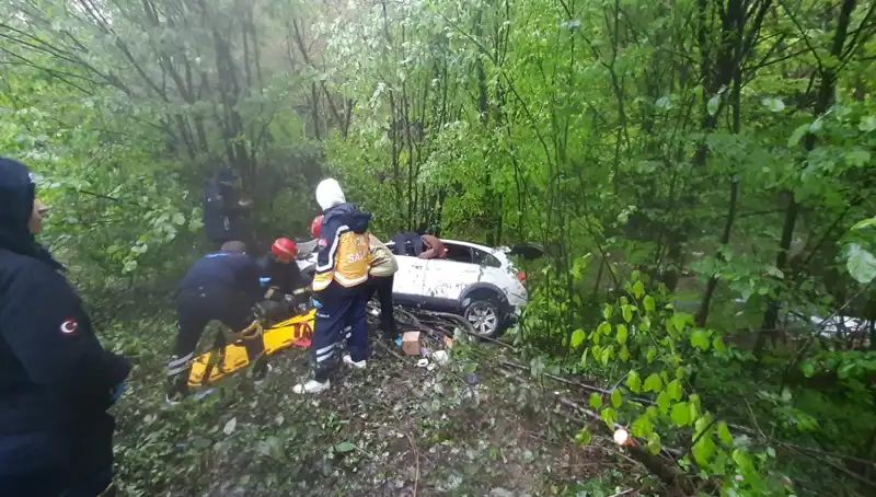 Direksiyon Hakimiyetini Kaybeden Araç, Korkunç Bir Kaza ile Ormana Uçtu