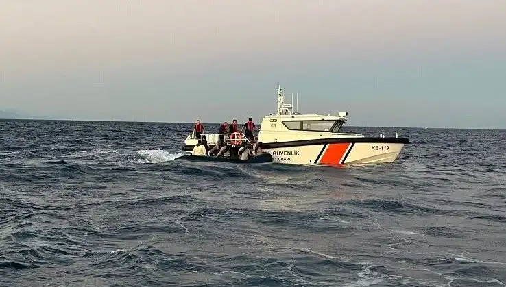 Ayvacık Açıklarında 17 Göçmen Kurtarıldı: Denizdeki Tehlike Arttı