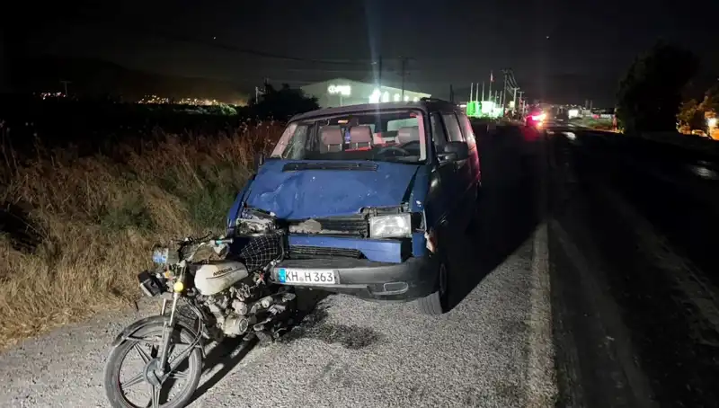 Söke'de Minibüs Kazası: Motosikletle Çarpışma Üç Yaralı