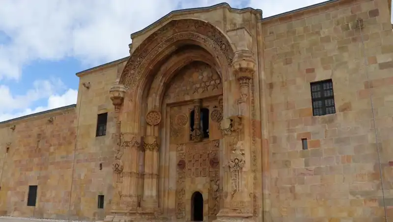 Divriği Ulu Camii ve Darüşşifası: Tarihin Derinliklerine Yolculuk