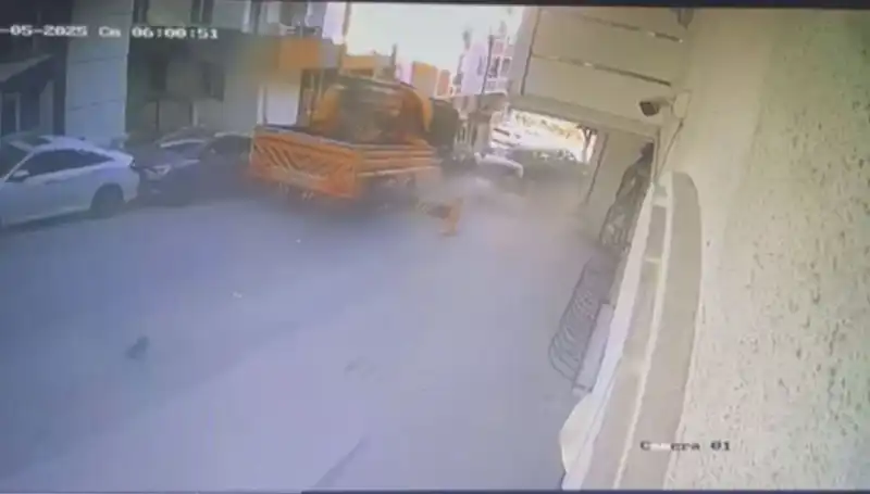 Kontrolden Çıkan Vinç, 23 Araçla Korkunç Bir Çarpışma Gerçekleştirdi