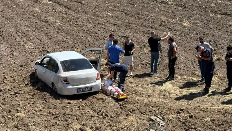 Osmaniye'de Otomobil Tarlaya Uçtu: Korkutan Kaza, Üç Kişi Yaralı!