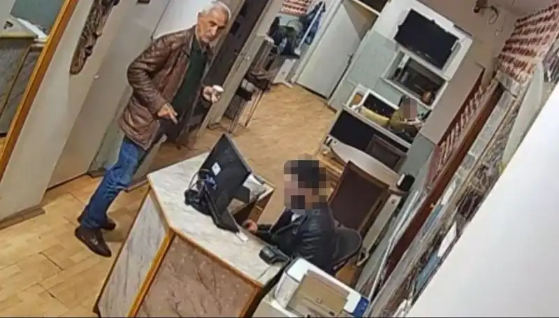 Özgür Özel'e Saldıran Selçuk Tengioğlu’nun Olay Anı Görüntüleri Ortaya Çıktı