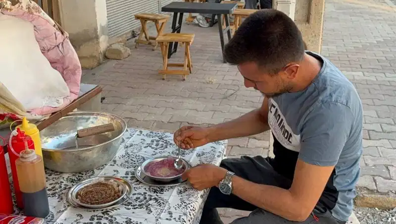 Toros Dağları'nın Zirvesinden Topladığı Mucize: Tabağını 50 TL'ye Satıyor!