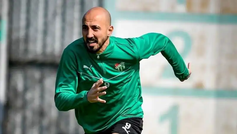 Milli Futbolcunun Kariyer Yolu: 2. Lig'e Geçiş Mi Söz Konusu?