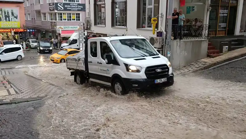 Şiddetli Sağanak Yağışlar: 10 Dakikada Su Baskınlarıyla Bütünleşen Felaket
