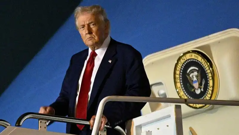 Katar'dan Trump için Özel Uçak: 400 Milyon Dolarlık Saray Görüntülendi!