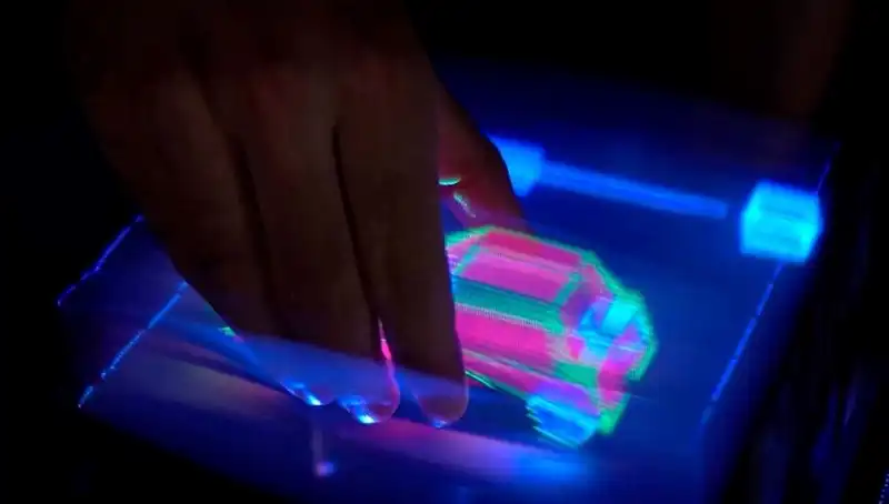 Dünyanın İlk Etkileşimli 3D Hologramı Geliştirildi: Gelecek Artık Burada!