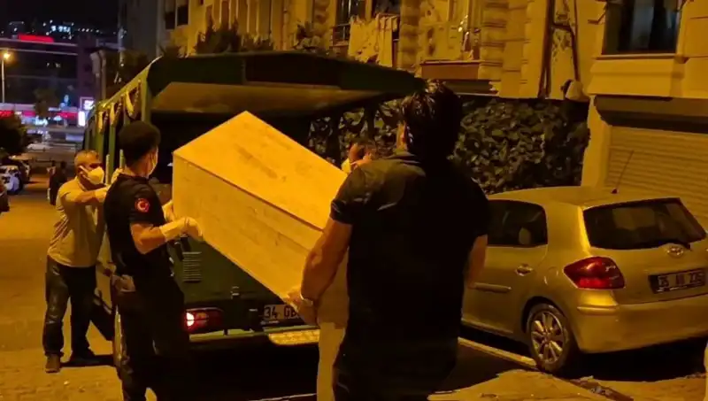 Esenyurt'ta Gizemli Ölüm: Kadın Cesedi Bulundu, Soru İşaretleri Bıraktı