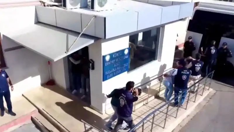 Türkiye Genelinde Dolandırıcılık Operasyonu: 10 İl, 13 Tutuklama