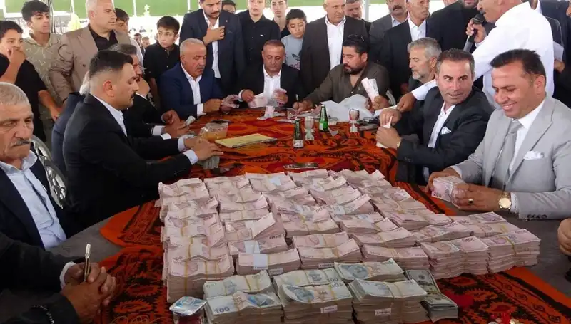 Düğün Töreninde Altın ve Milyonlar: Aşiret Geleneği Hala Yaşıyor!