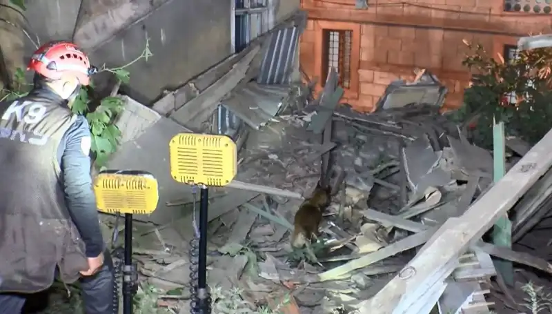 İstanbul'da Deprem Sonrası Çöken Bina: Kötü Haber Geldi