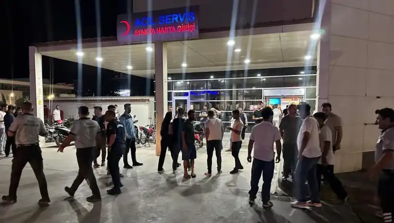 Acil Servis Önünde Yaşanan Kavga, Sağlık Çalışanlarını Hedef Aldı!