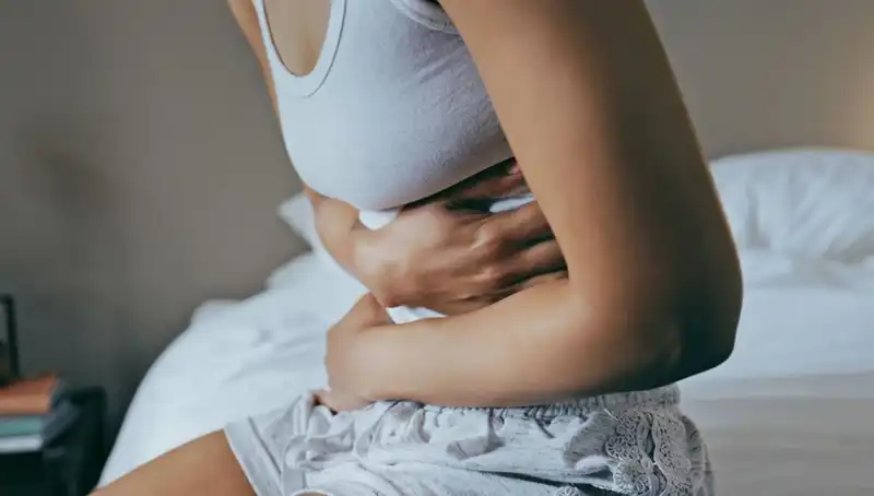 22 Yaşında Bağırsak Kanseri Teşhisi: Göz Ardı Edilen Belirtiler Nelerdi?