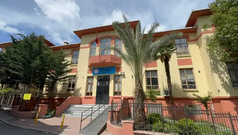 Depremde Hasar Gören 4 Okul, Güvenlik Nedeniyle Boşaltıldı
