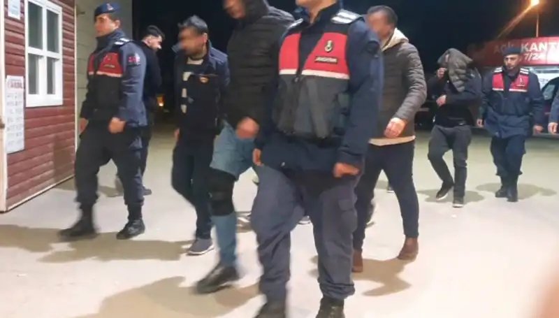 Bağ Evinde Uyuşturucu Partisine Şok Baskın: Yüzlerce Kilo Narkotik Ele Geçirildi