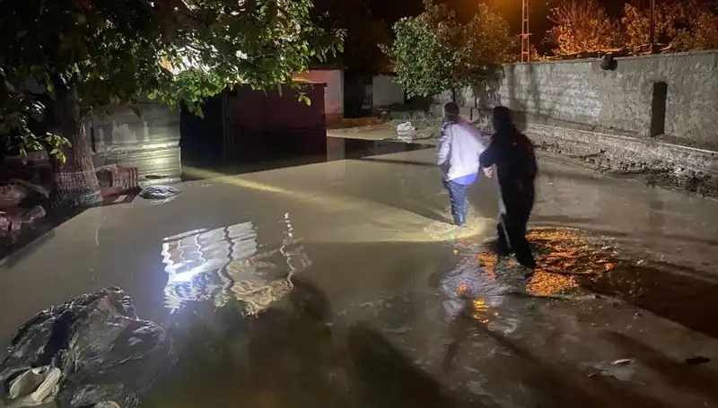 20 Dakikalık Şiddetli Yağışın Arkasında Yatan Felaket: Evler Çöktü!