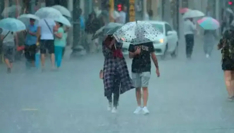 İstanbul'u Etkisi Altına Alan Sağanak ve Yangın Bölgesindeki Kuvvetli Rüzgar Uyarıları