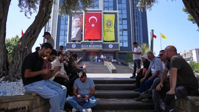Ücretlerini Alamayan İşçilerden Haykırış: Oturma Eylemi ile Hak Arayışı