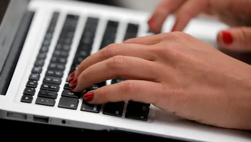 Laptop Mikrofonları Kapalıyken Bile Dinliyor: İşte Bilmeniz Gerekenler