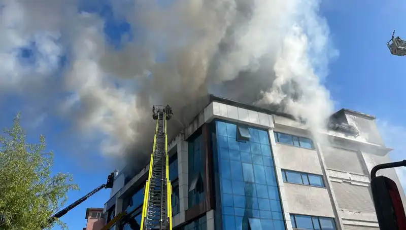 Esenyurt'ta Tekstil Atölyesinde Korkutan Yangın: Can ve Mal Kaybı Yaşandı