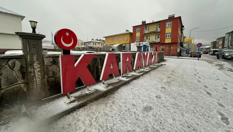 Geçmiş Yaza Dönüş: Temmuzda Yollar Nasıl Karla Kaplandı?