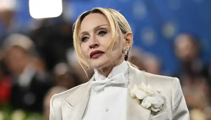 Madonna Diyeti: Kanserle Mücadele Ediyor Mu? Tartışmalı Yöntemler Gündemde!